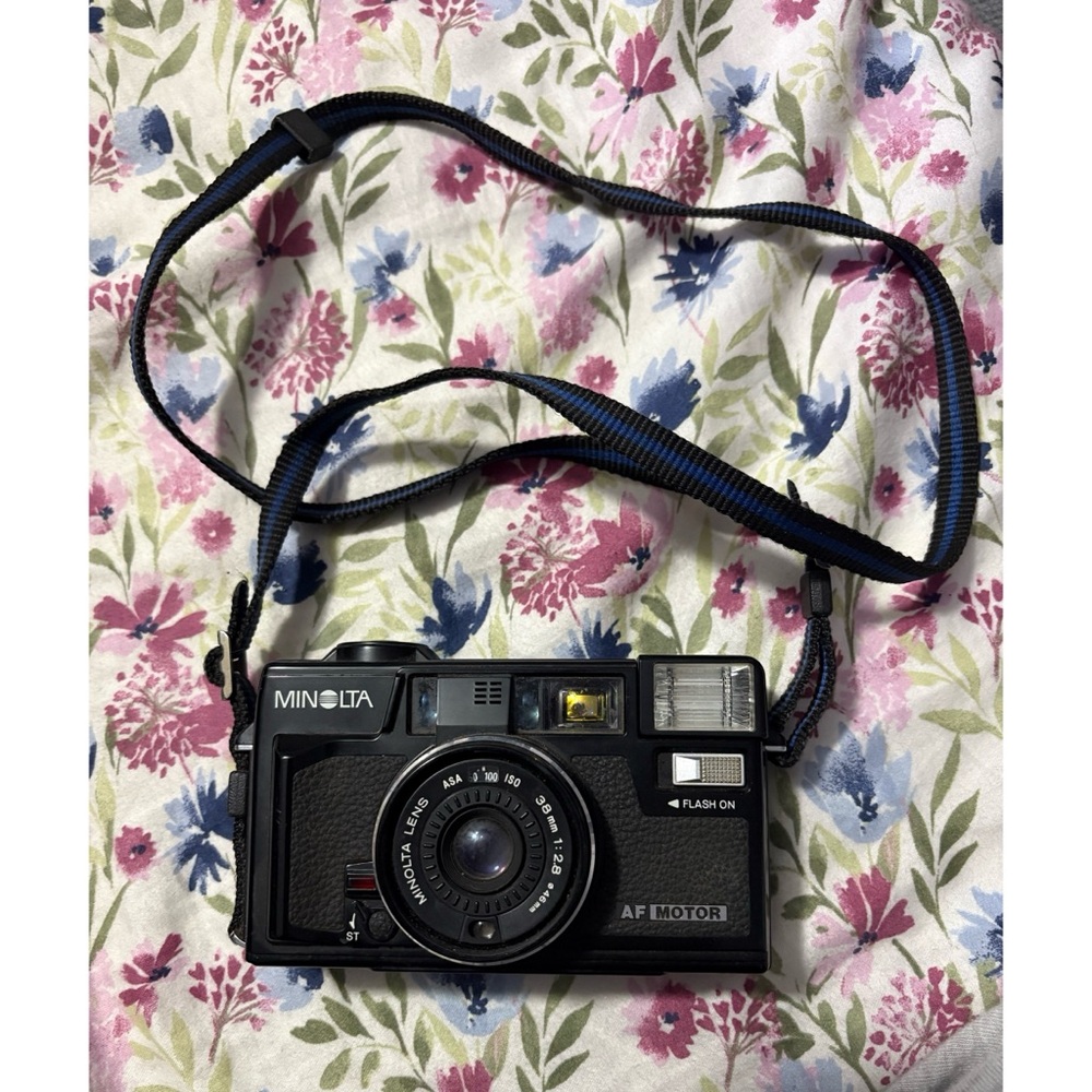 Vintage retro Minolta Hi-Matic AF2-M 35mm Film Camera